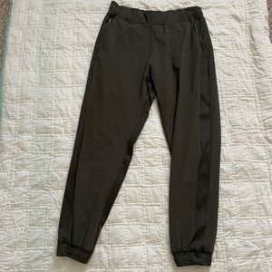 Athleta textured Brooklyn jogger olive green size 6P
